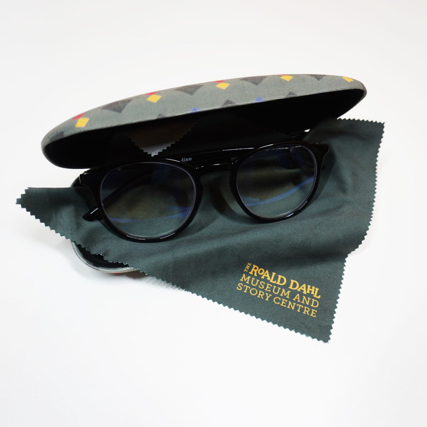 Roald Dahl's writing hut floor printed glasses case